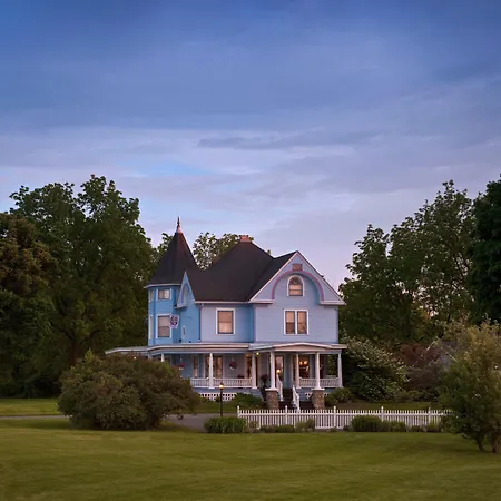 Castle In The Country Bed & Breakfast Inn-2